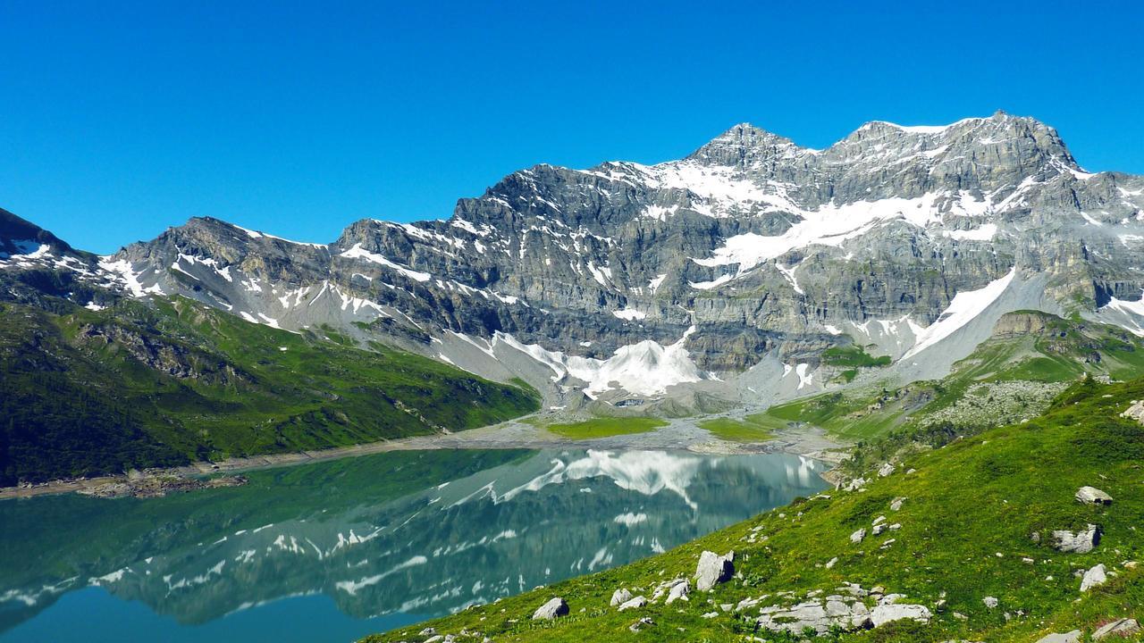 Lieu Secret Dans Les Alpes Suisses Villa Le Tretien Exterior foto