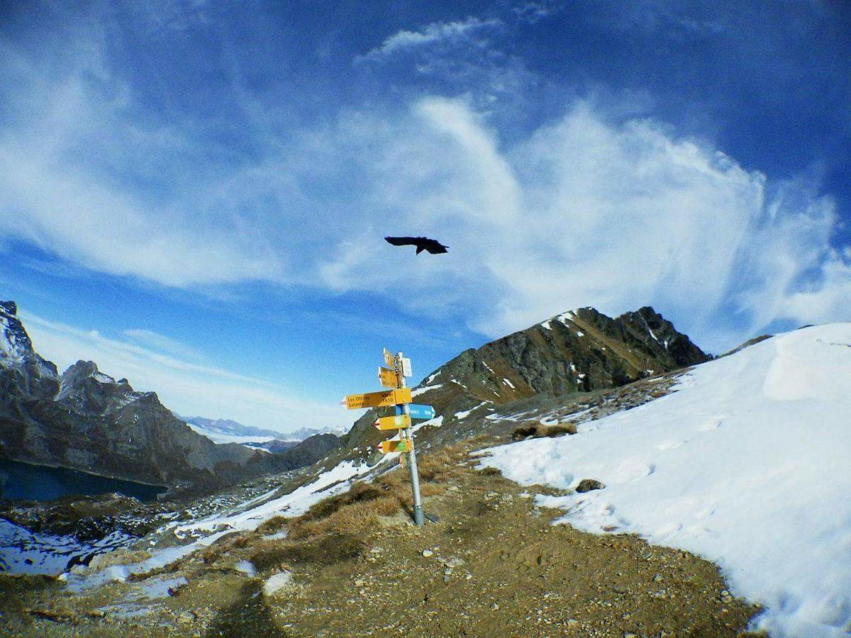 Lieu Secret Dans Les Alpes Suisses Villa Le Tretien Exterior foto